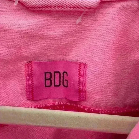 NWT URBAN OUTFITTERS BDG Carissa Cropped Denim Trucker Jacket ~ Hot/Neon Pink~M - Picture 3 of 8